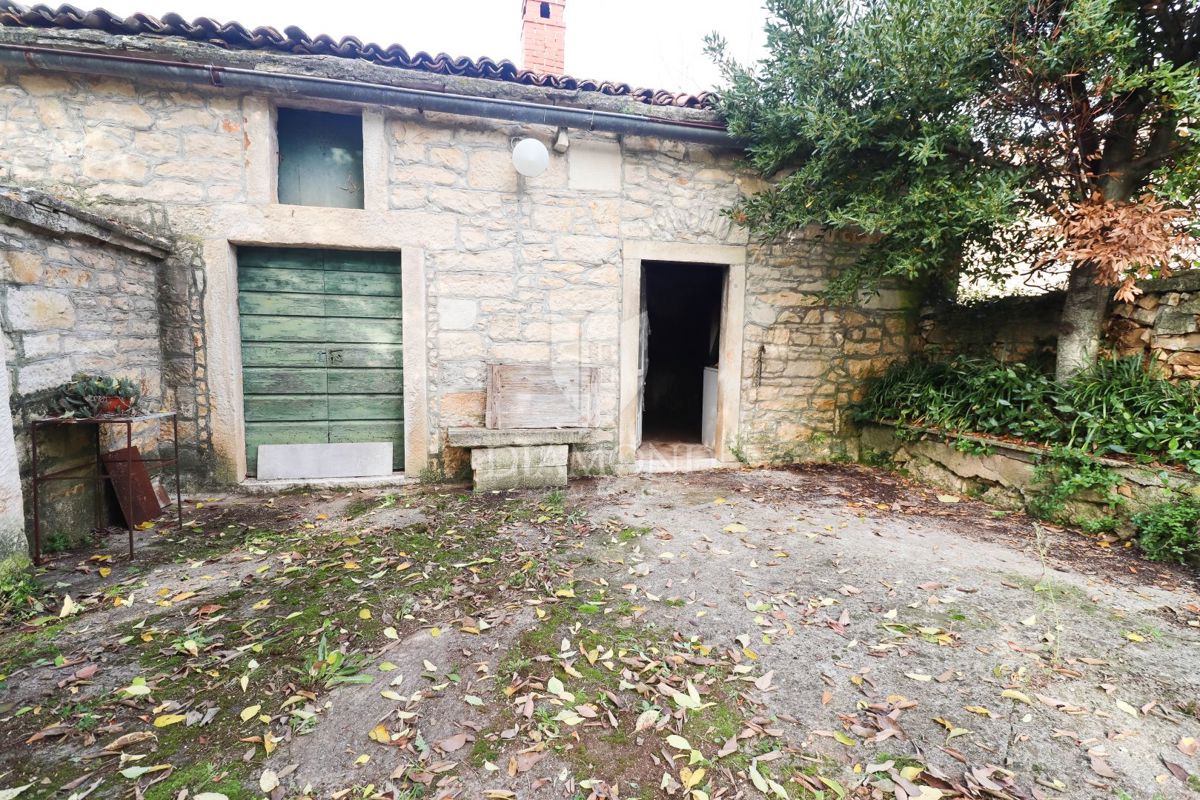 Istrsko posestvo z več objekti v bližini čudovitih plaž