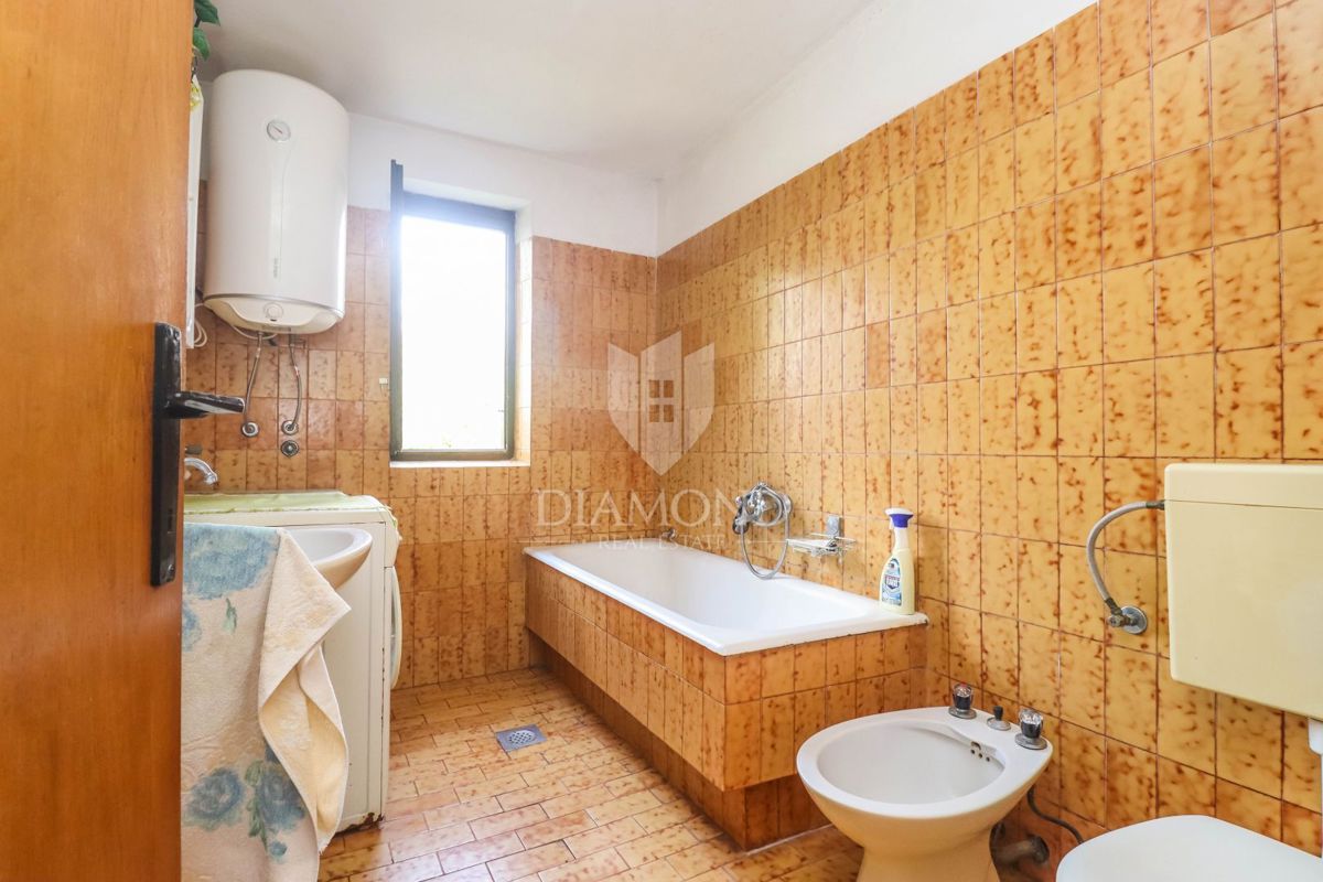 Istrsko posestvo z več objekti v bližini čudovitih plaž