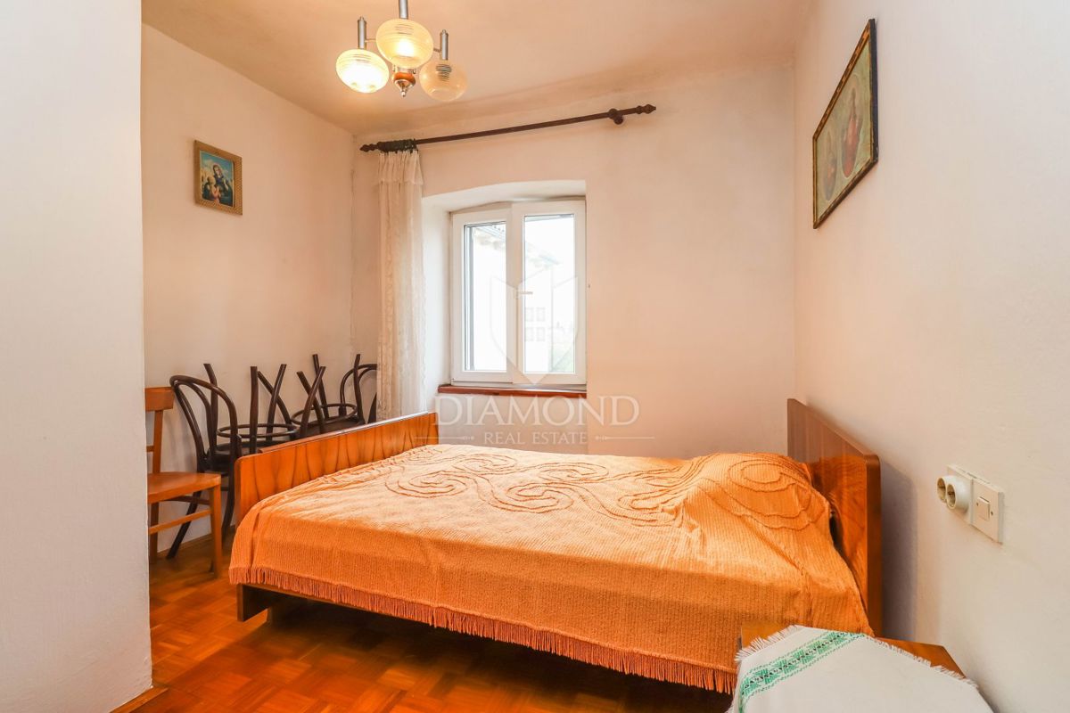 Istrsko posestvo z več objekti v bližini čudovitih plaž