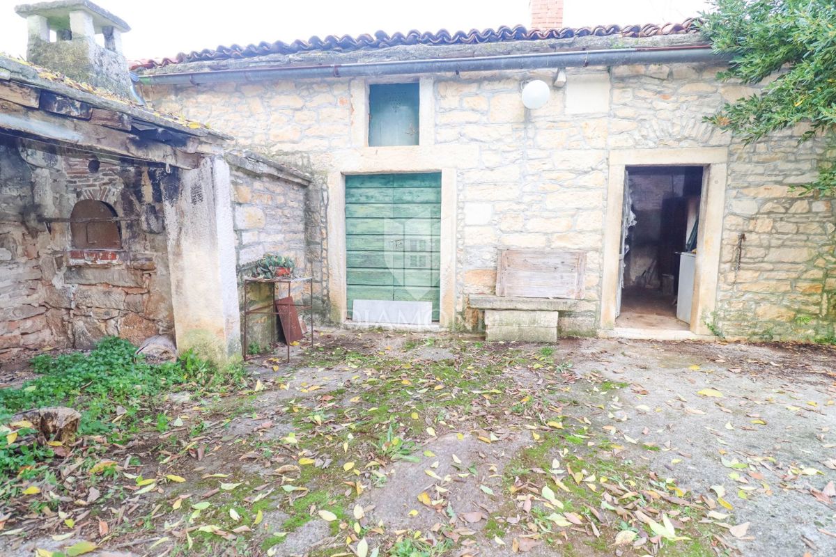 Istrsko posestvo z več objekti v bližini čudovitih plaž