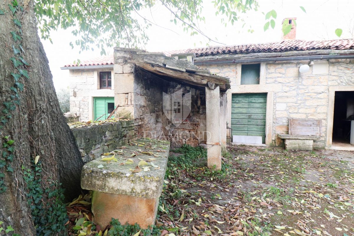 Istrsko posestvo z več objekti v bližini čudovitih plaž