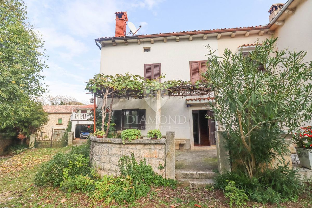 Istrsko posestvo z več objekti v bližini čudovitih plaž