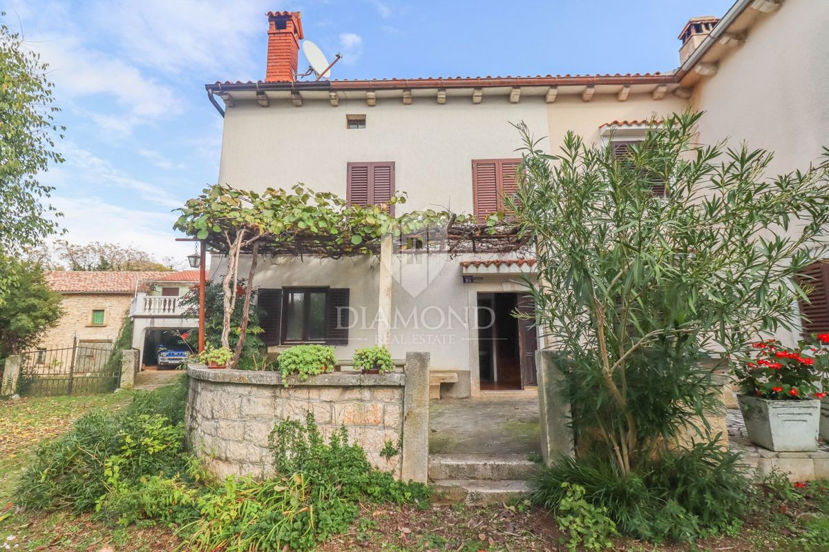 Istrsko posestvo z več objekti v bližini čudovitih plaž