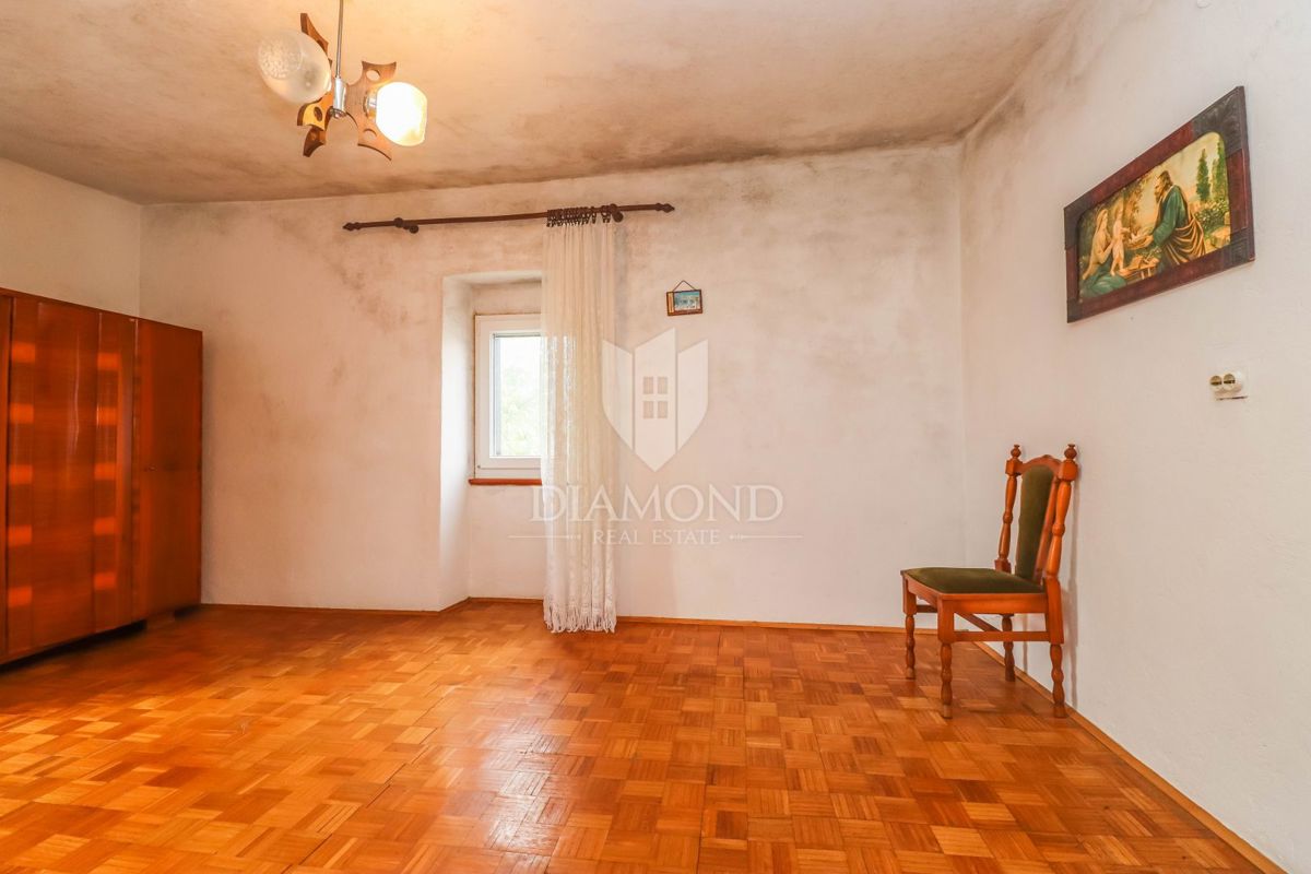 Istrsko posestvo z več objekti v bližini čudovitih plaž