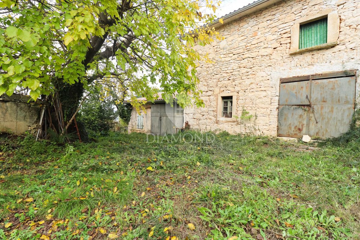 Istrsko posestvo z več objekti v bližini čudovitih plaž