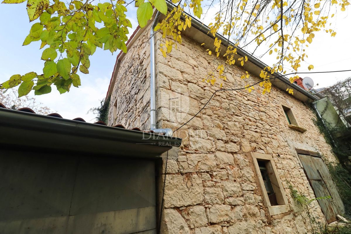 Istrsko posestvo z več objekti v bližini čudovitih plaž