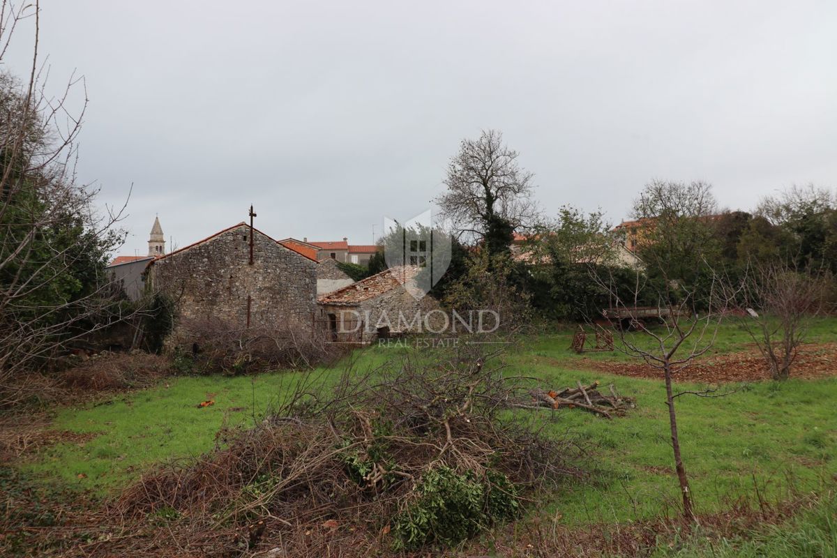 EDINSTVENA PRILOŽNOST, zazidljivo zemljišče v središču Vodnjana!