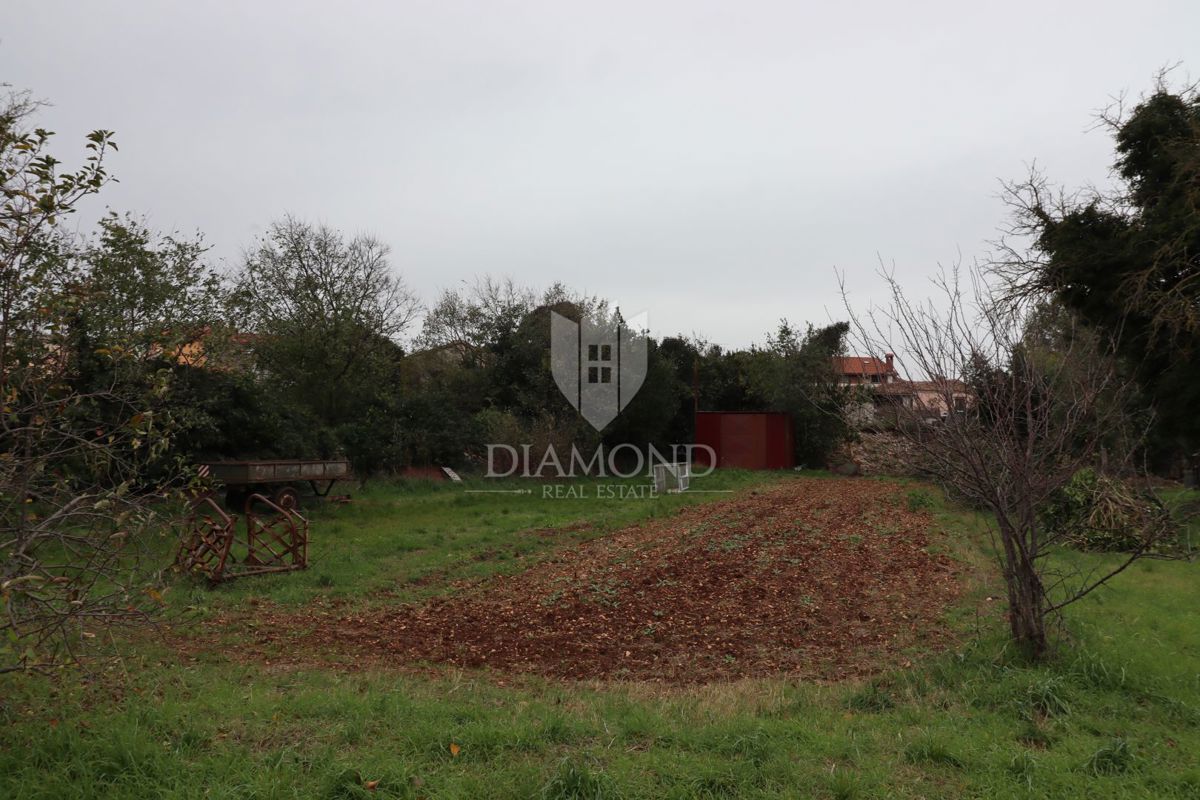 EDINSTVENA PRILOŽNOST, zazidljivo zemljišče v središču Vodnjana!