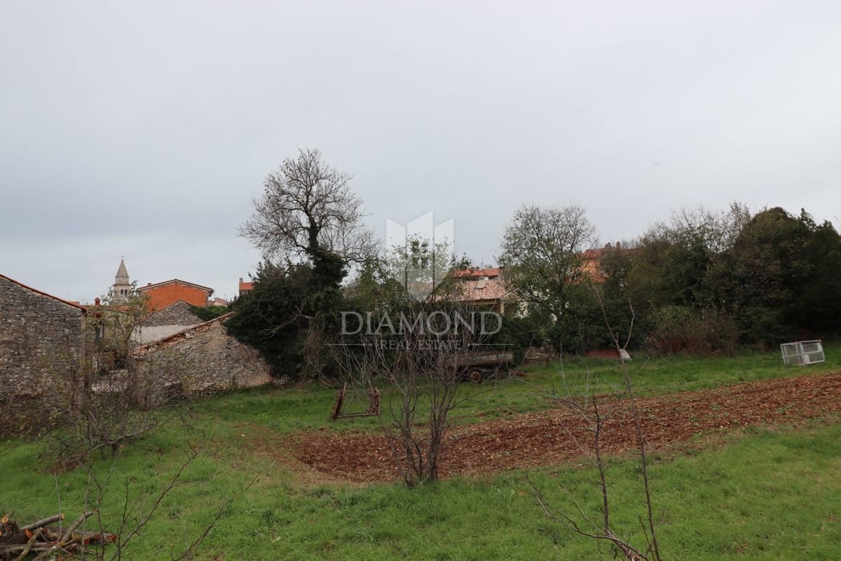 EDINSTVENA PRILOŽNOST, zazidljivo zemljišče v središču Vodnjana!