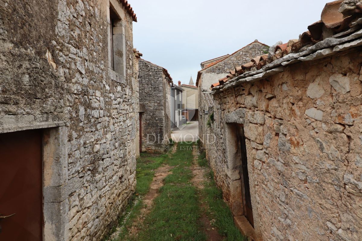 EDINSTVENA PRILOŽNOST, zazidljivo zemljišče v središču Vodnjana!