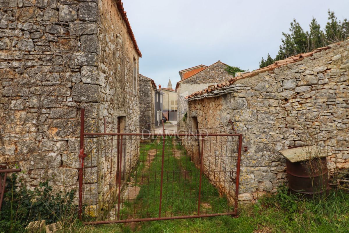 EDINSTVENA PRILOŽNOST, zazidljivo zemljišče v središču Vodnjana!