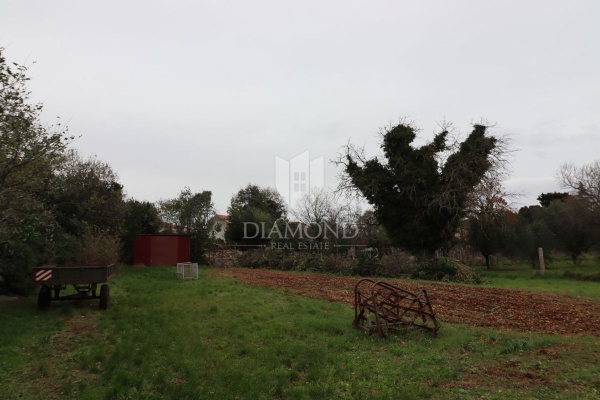 EDINSTVENA PRILOŽNOST, zazidljivo zemljišče v središču Vodnjana!