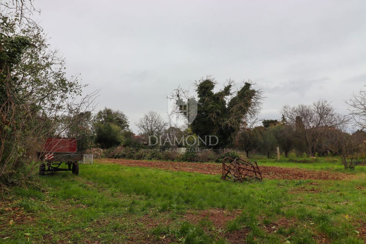 EDINSTVENA PRILOŽNOST, zazidljivo zemljišče v središču Vodnjana!