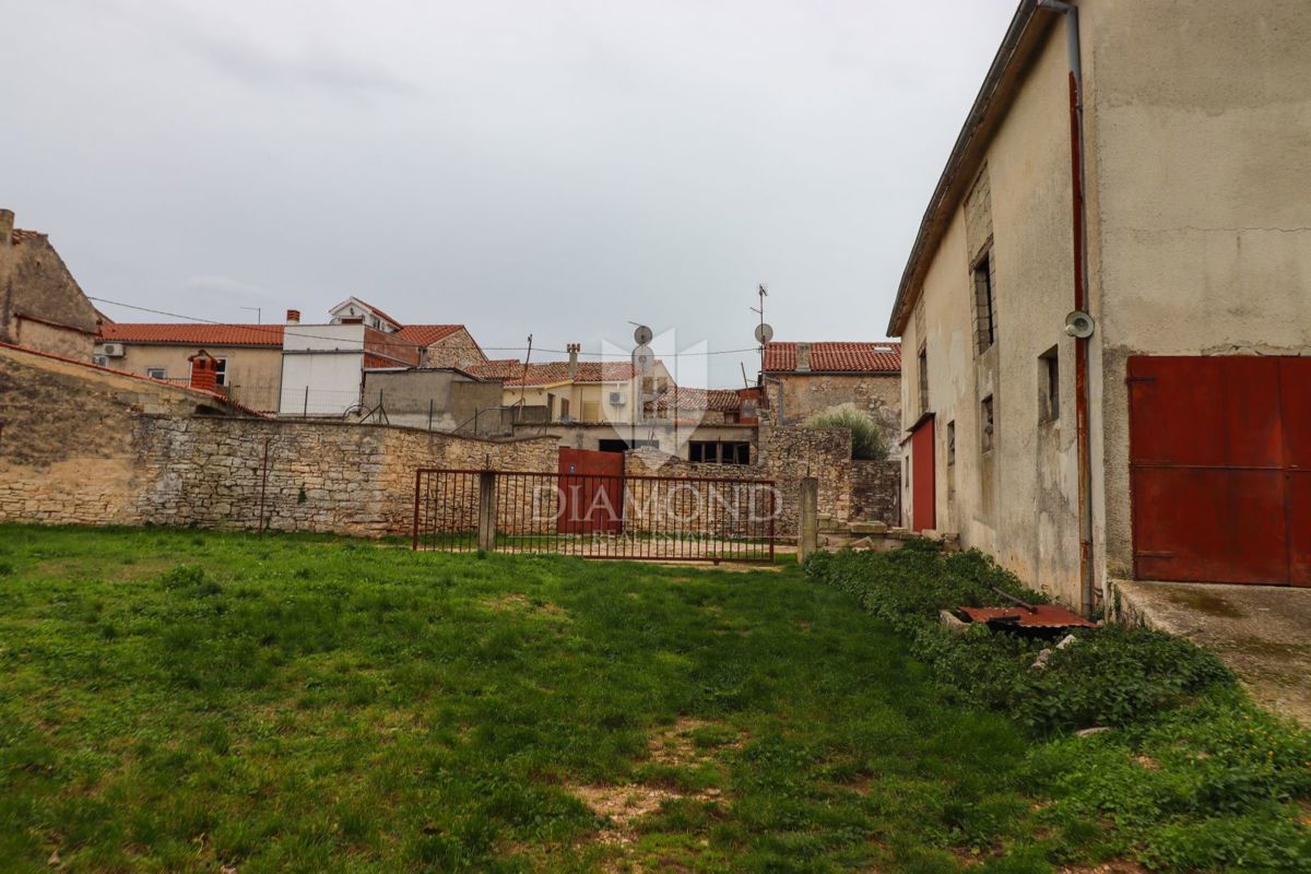 EDINSTVENA PRILOŽNOST, zazidljivo zemljišče v središču Vodnjana!