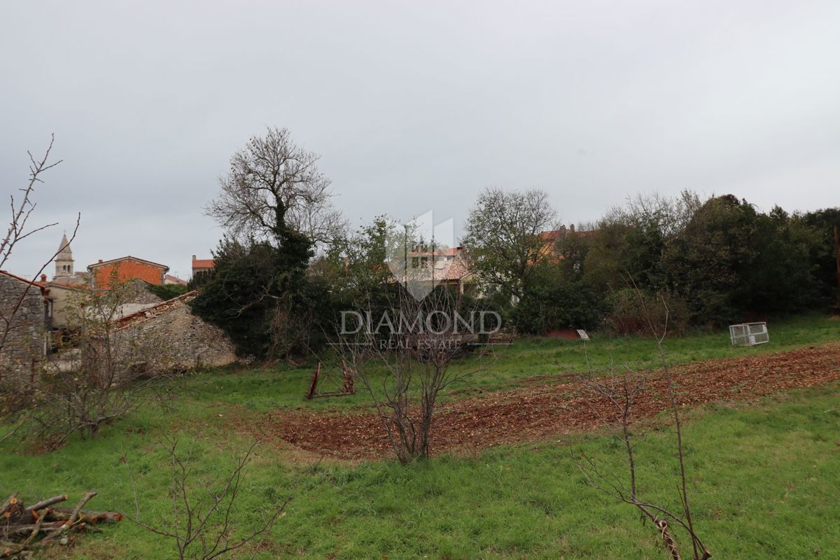 EDINSTVENA PRILOŽNOST, zazidljivo zemljišče v središču Vodnjana!