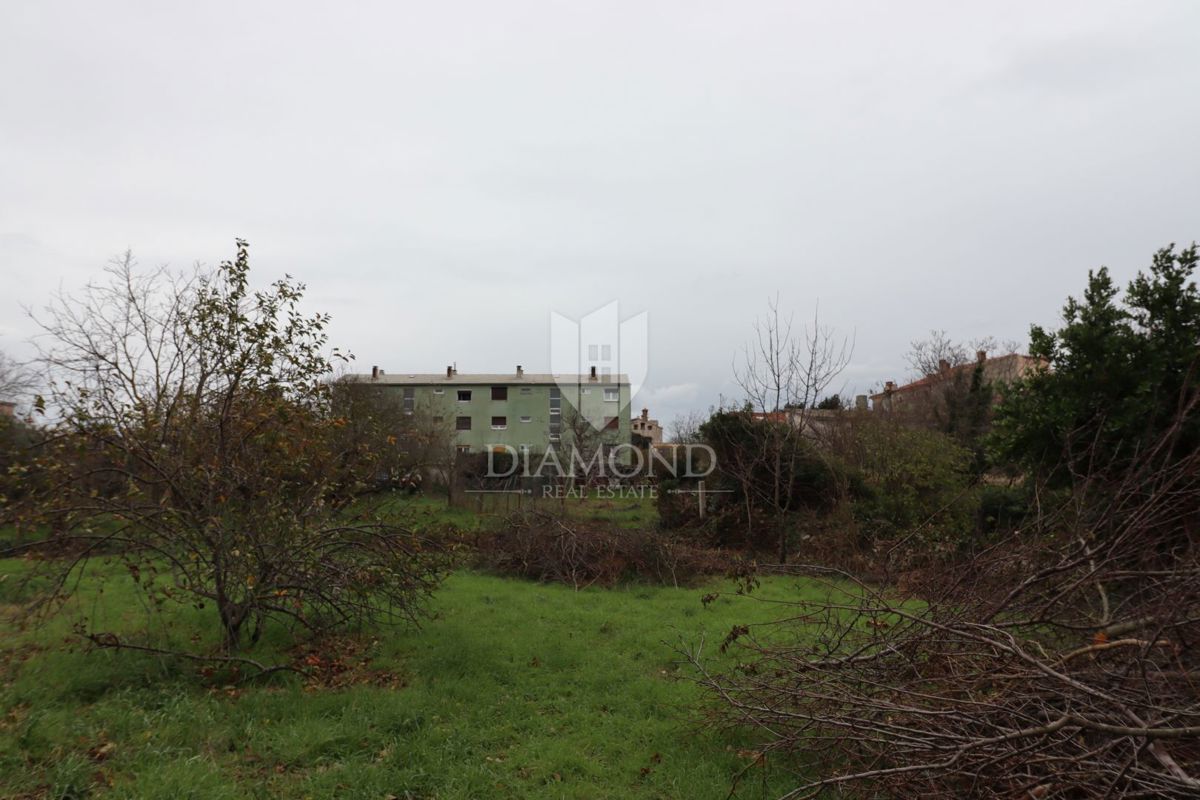 EDINSTVENA PRILOŽNOST, zazidljivo zemljišče v središču Vodnjana!