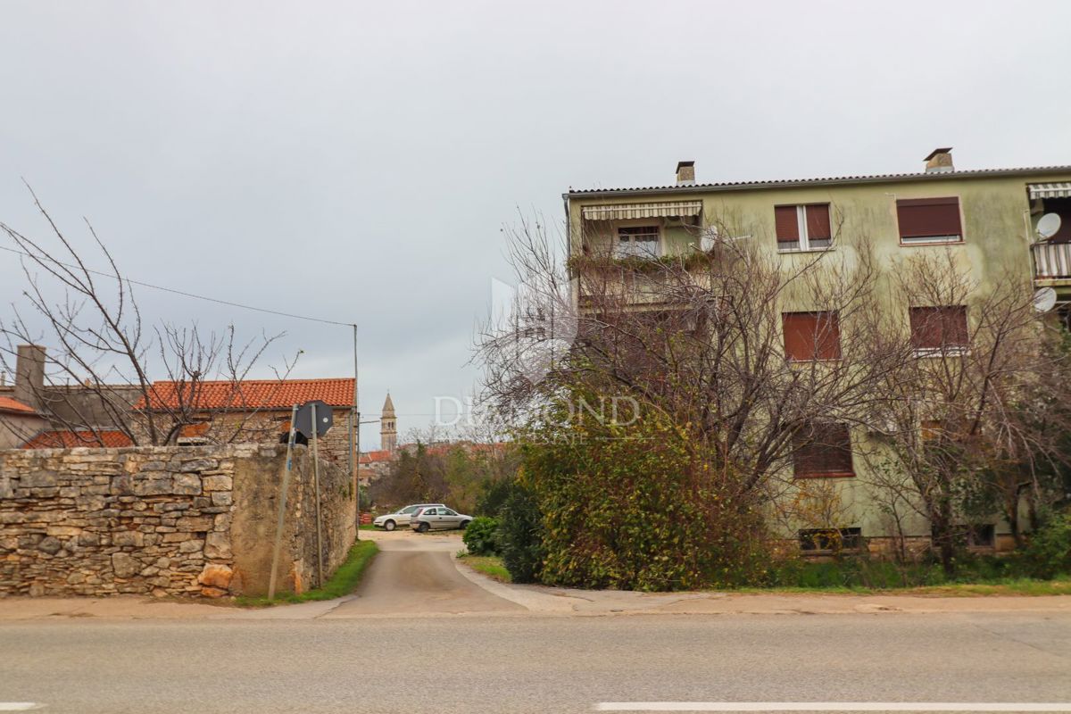 EDINSTVENA PRILOŽNOST, zazidljivo zemljišče v središču Vodnjana!