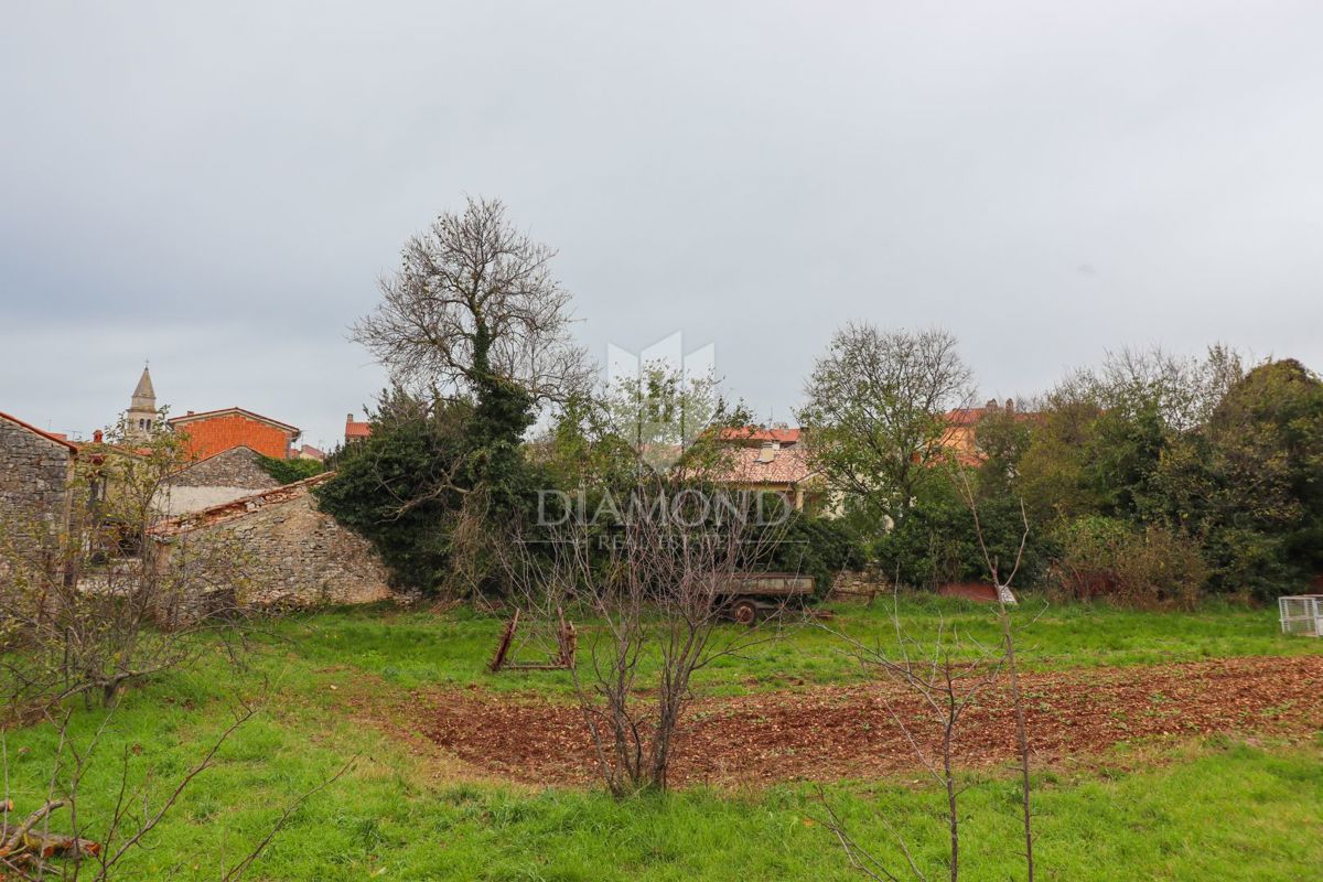 EDINSTVENA PRILOŽNOST, zazidljivo zemljišče v središču Vodnjana!