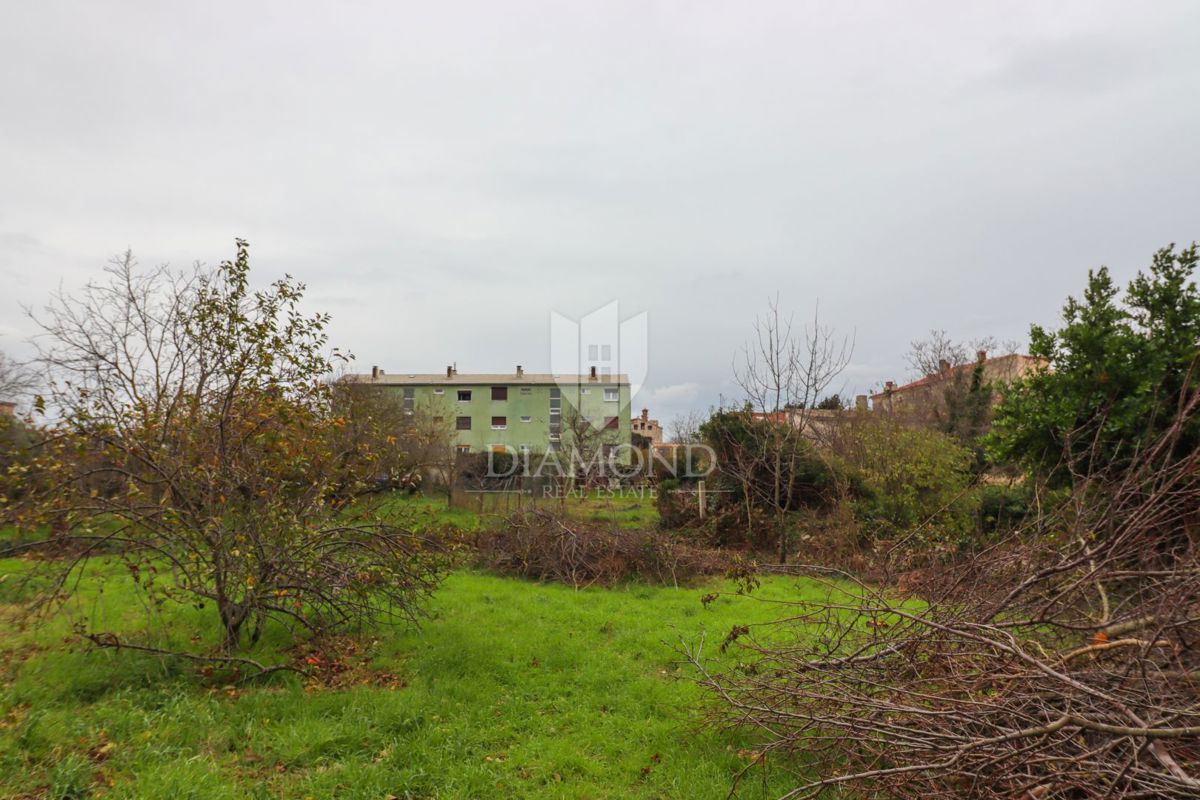 EDINSTVENA PRILOŽNOST, zazidljivo zemljišče v središču Vodnjana!