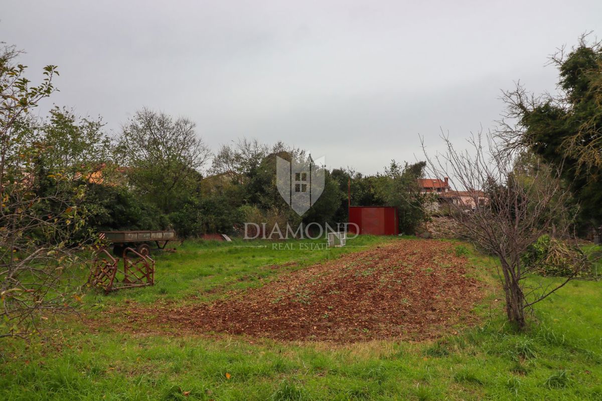 EDINSTVENA PRILOŽNOST, zazidljivo zemljišče v središču Vodnjana!