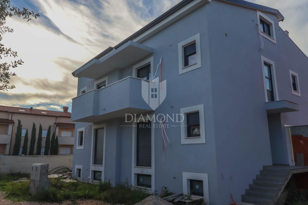 Fažana, okolica, dvojček s pogledom na morje