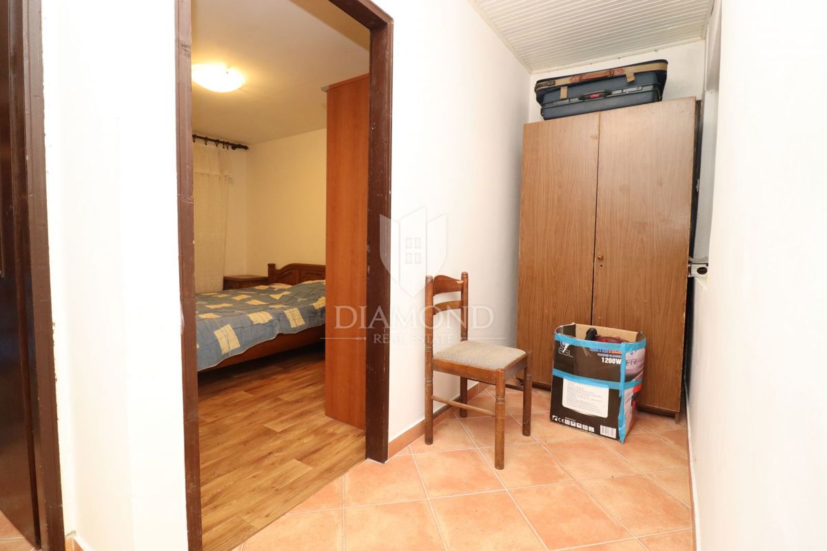 Avtohtona rezidenca, kamnita hiša z veliko parcelo/okolico