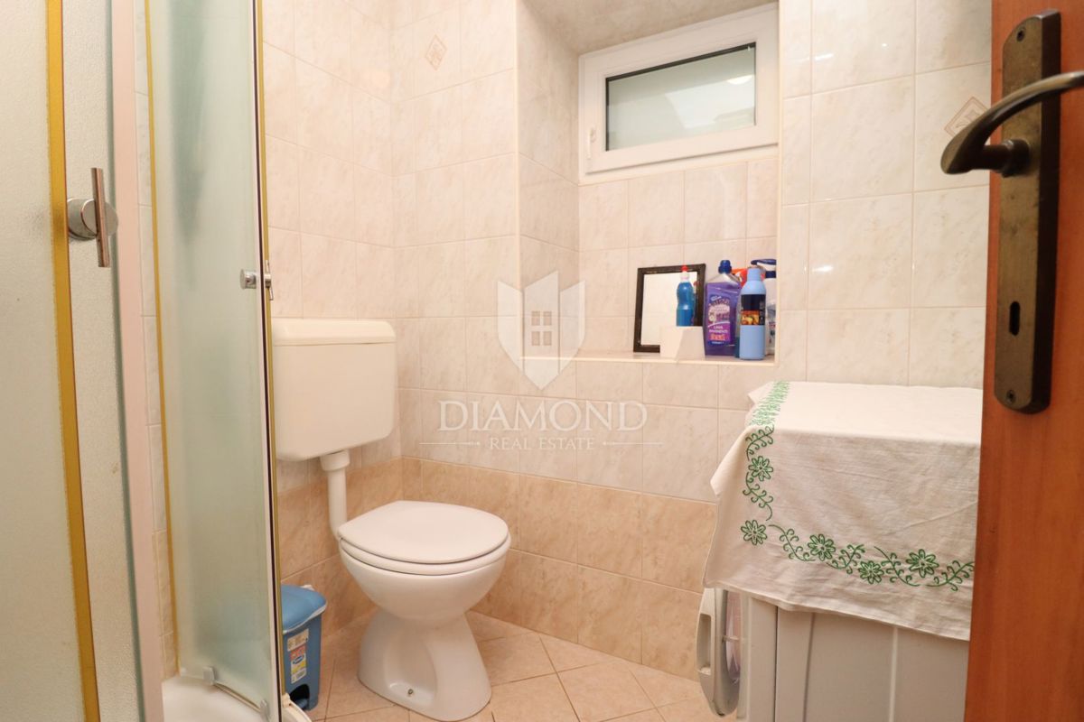 Avtohtona rezidenca, kamnita hiša z veliko parcelo/okolico