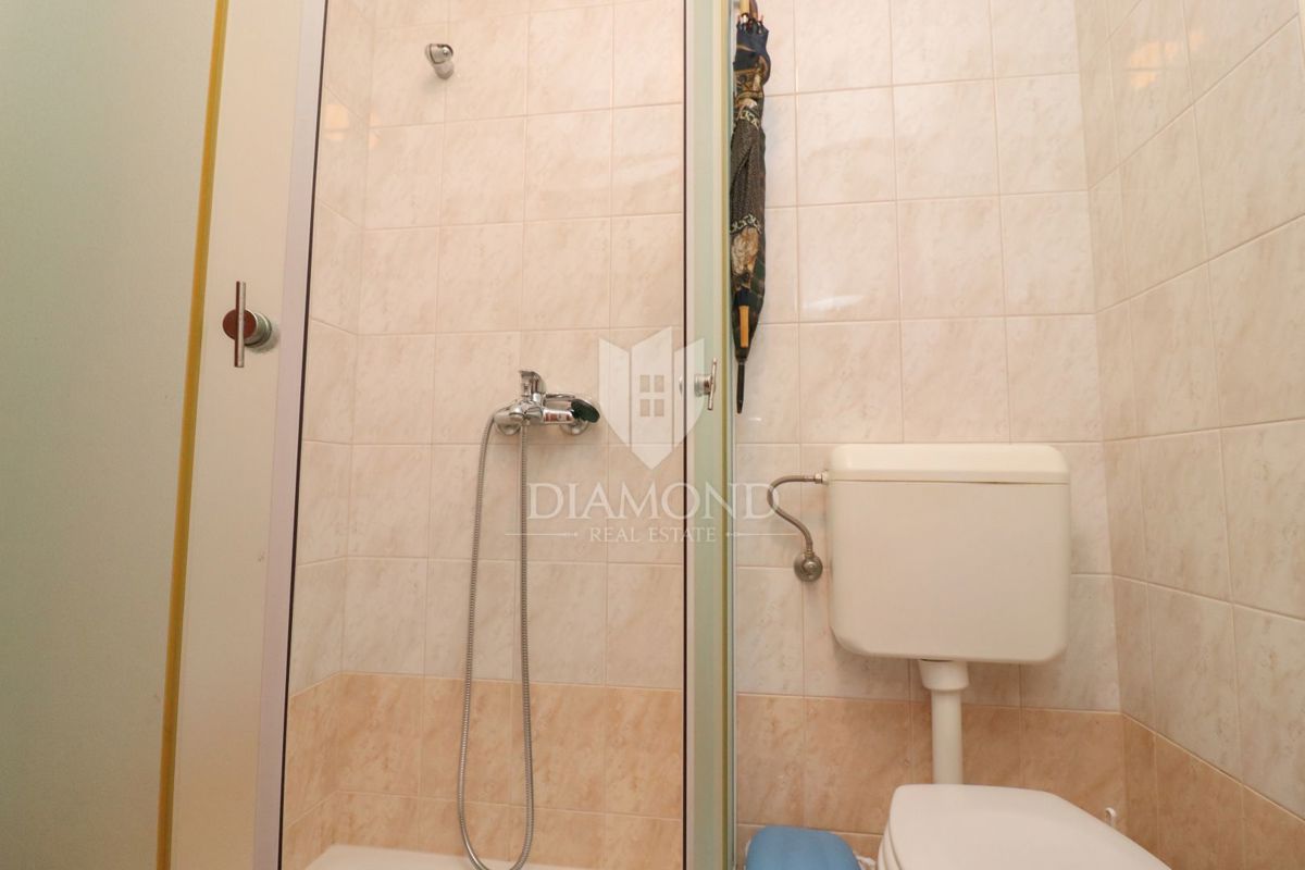 Avtohtona rezidenca, kamnita hiša z veliko parcelo/okolico