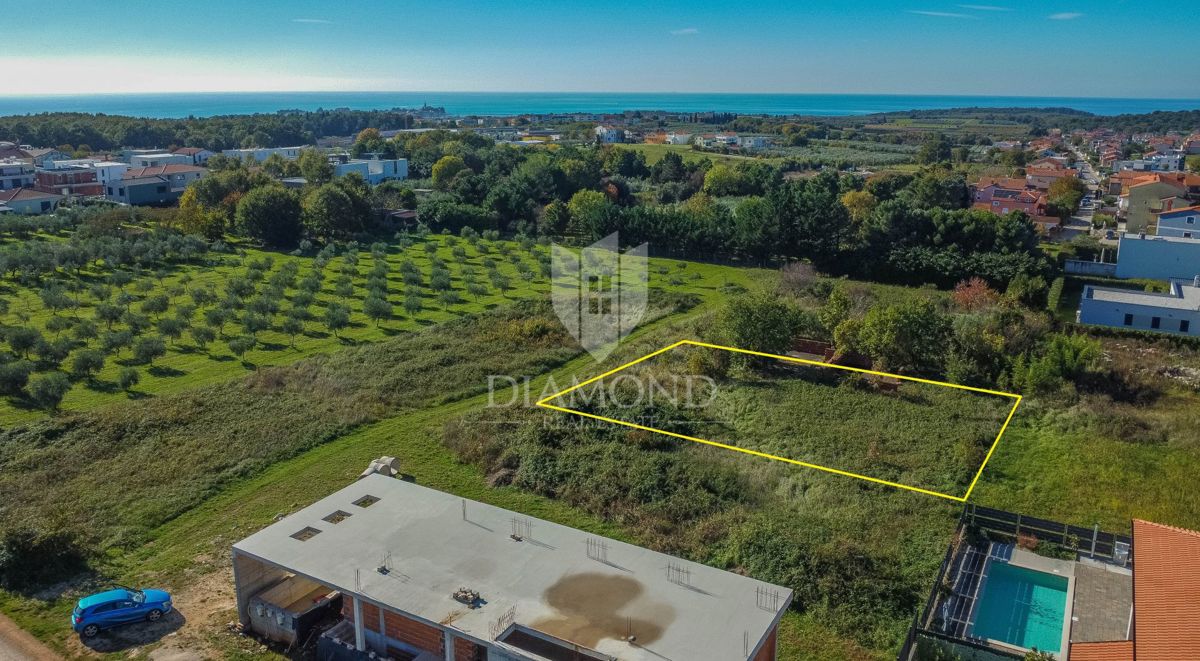 Novigrad, čudovito zemljišče velikosti 659 m2 v mirni vasi!