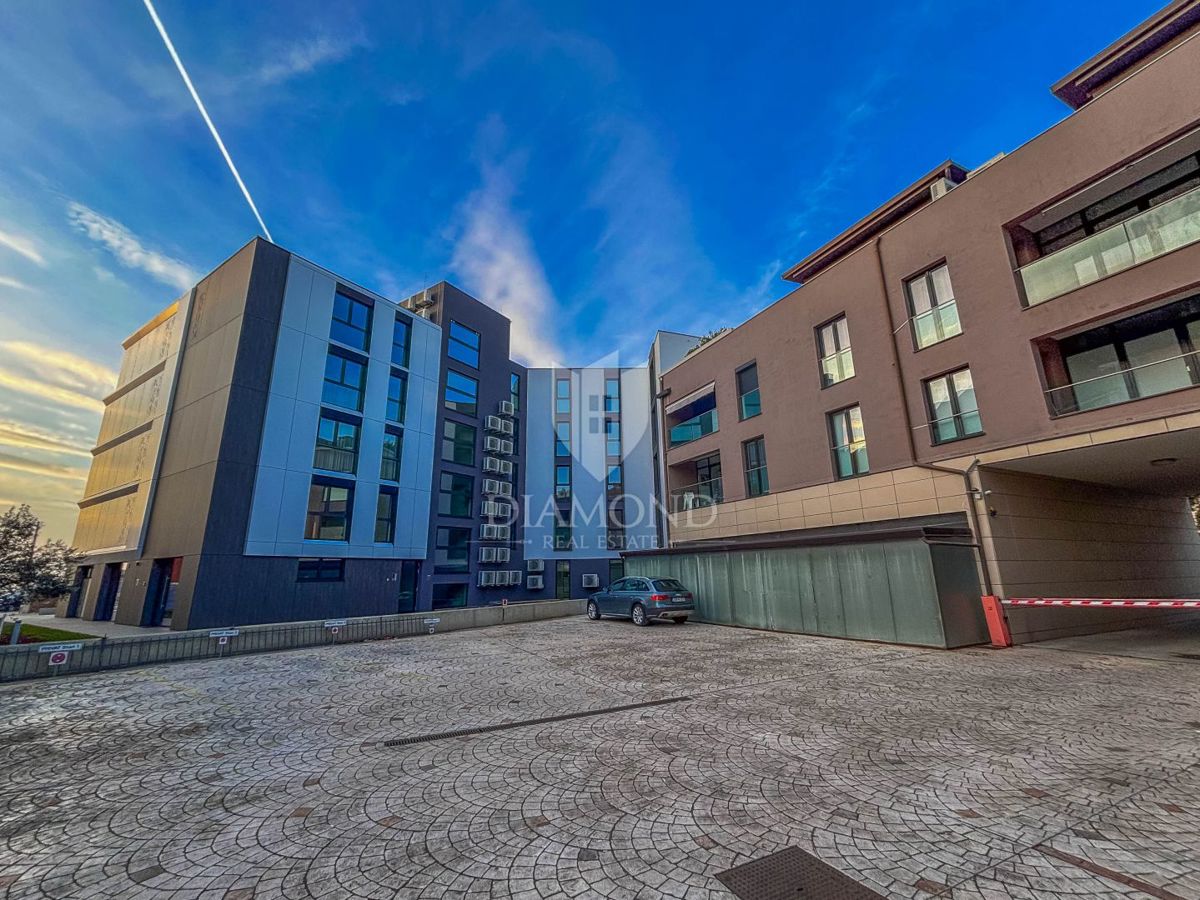 Umag, stanovanje v centru s pogledom na morje!