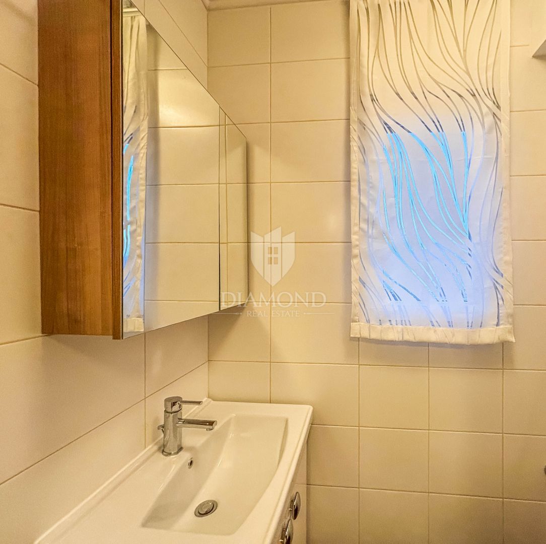 Umag, stanovanje v centru s pogledom na morje!