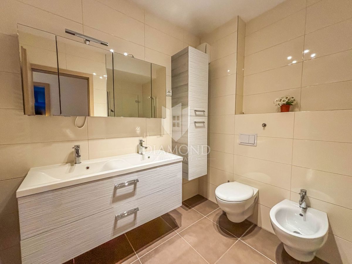 Umag, stanovanje v centru s pogledom na morje!