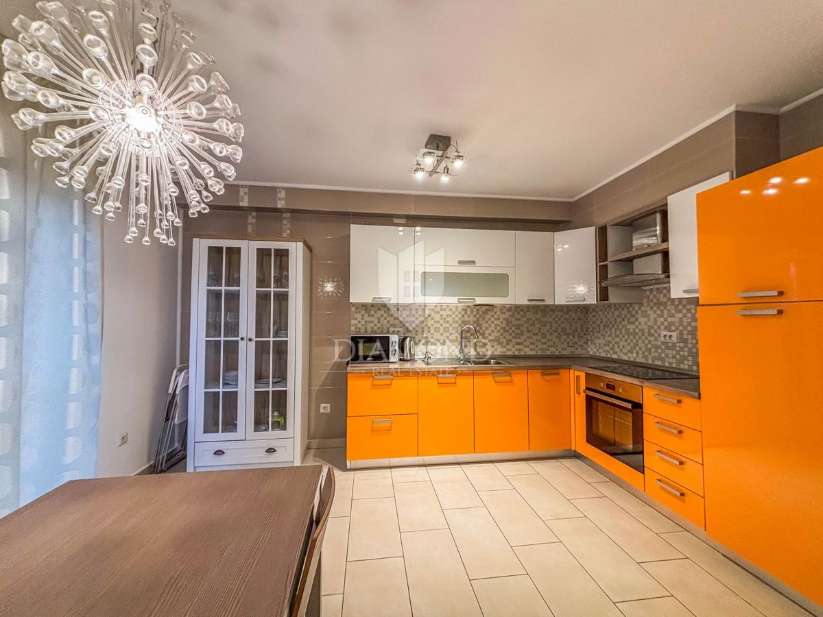 Umag, stanovanje v centru s pogledom na morje!