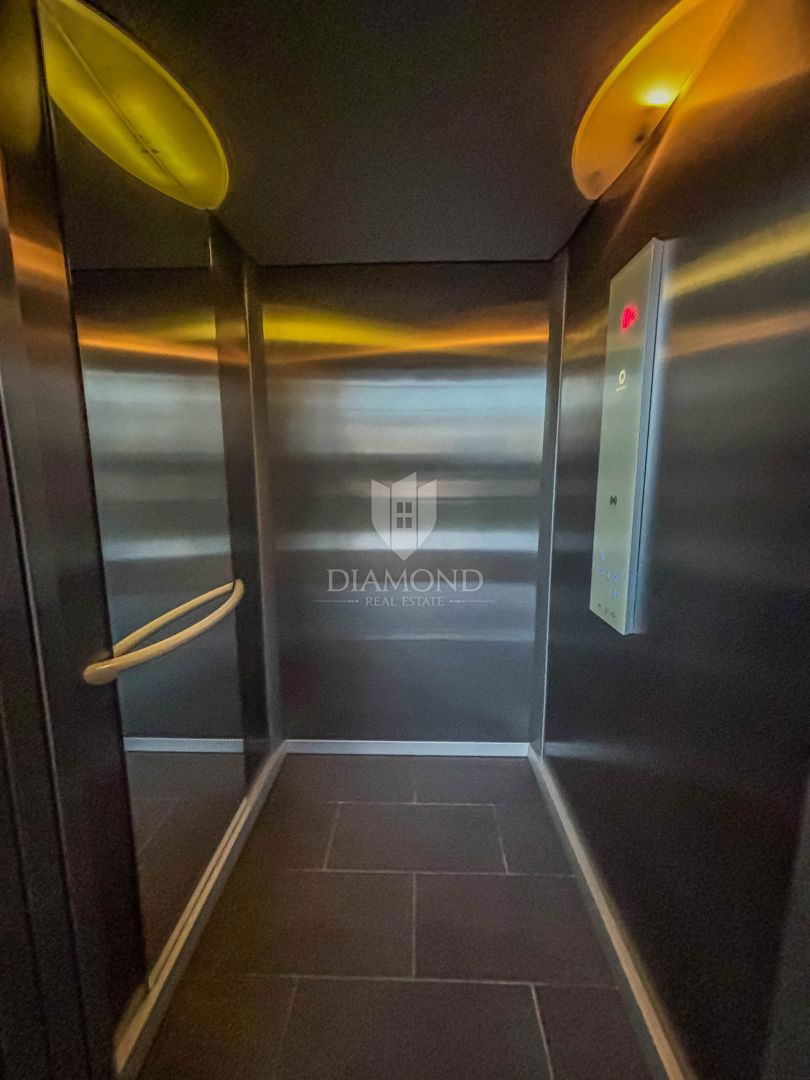 Umag, stanovanje v centru s pogledom na morje!