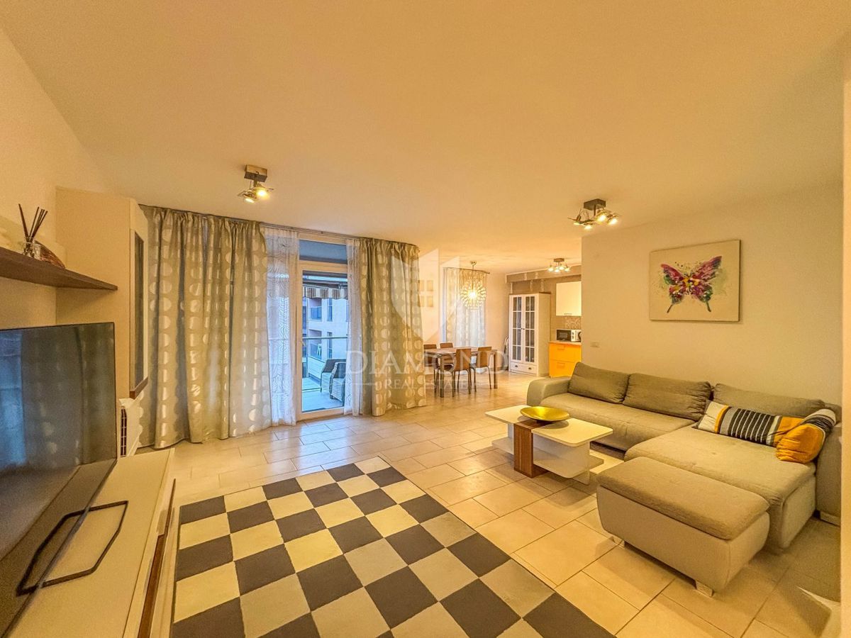 Umag, stanovanje v centru s pogledom na morje!