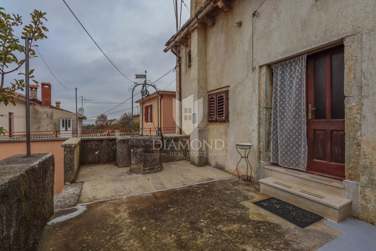 Žminj, okolica, dve kamniti hiši na mirni lokaciji