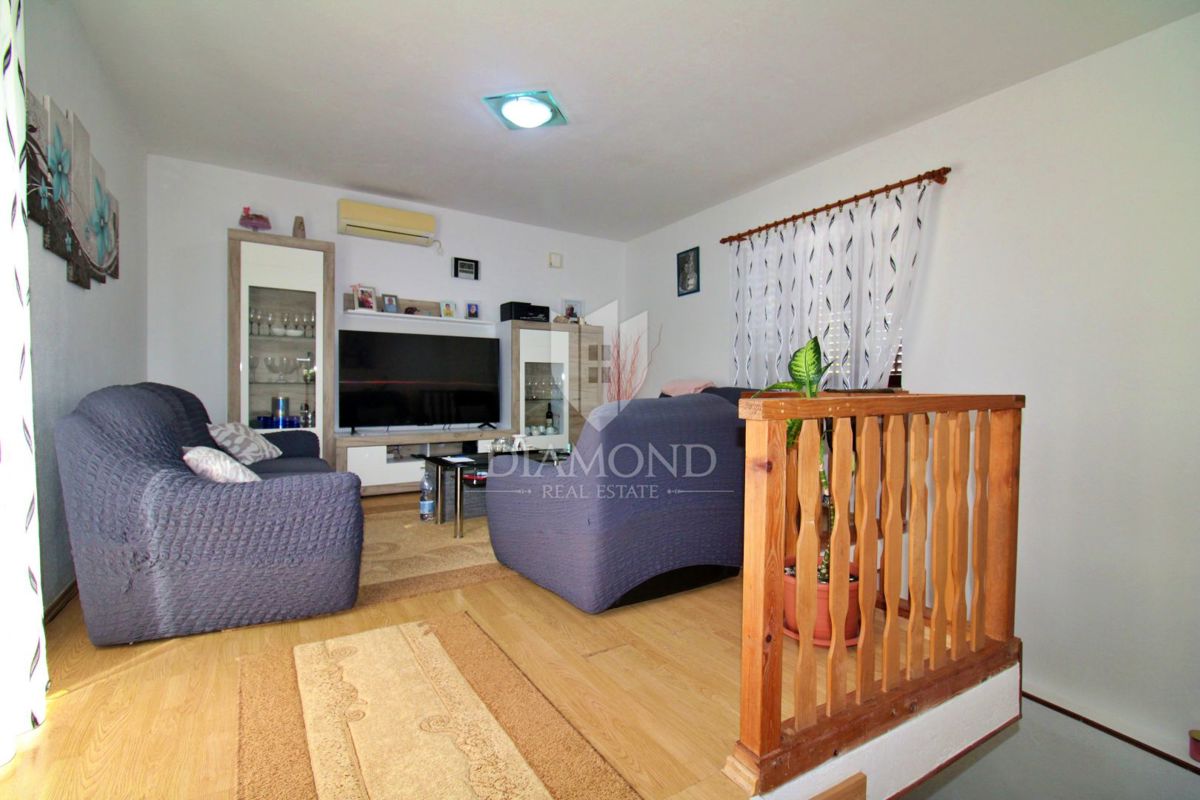 DRUŽINSKA HIŠA, LABIN, OKOLICA