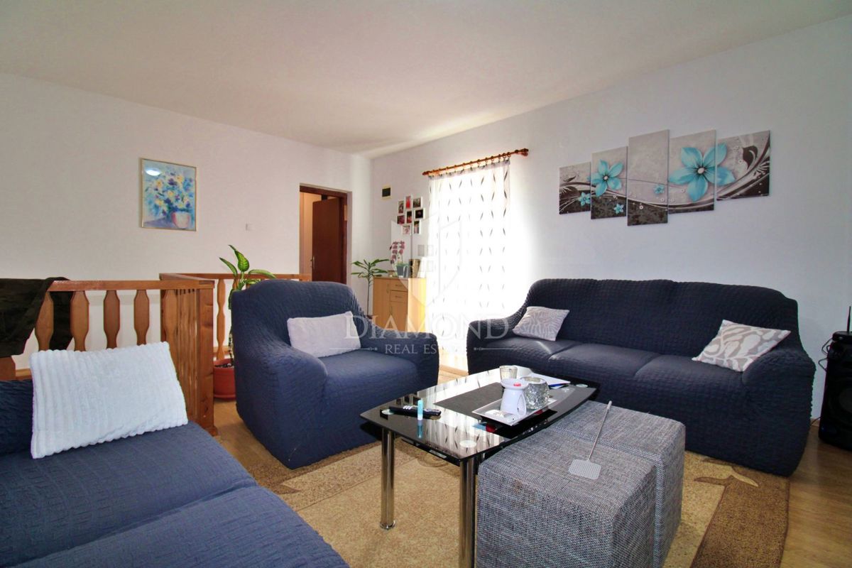 DRUŽINSKA HIŠA, LABIN, OKOLICA