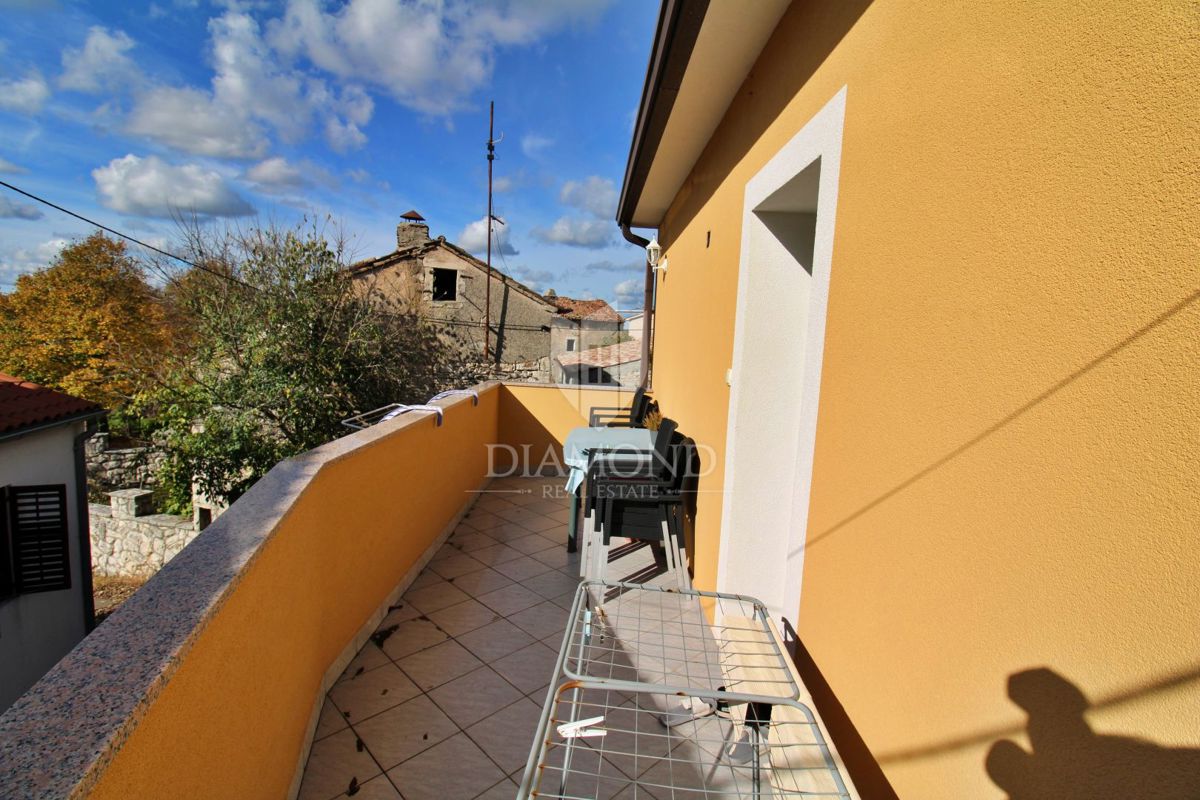 DRUŽINSKA HIŠA, LABIN, OKOLICA