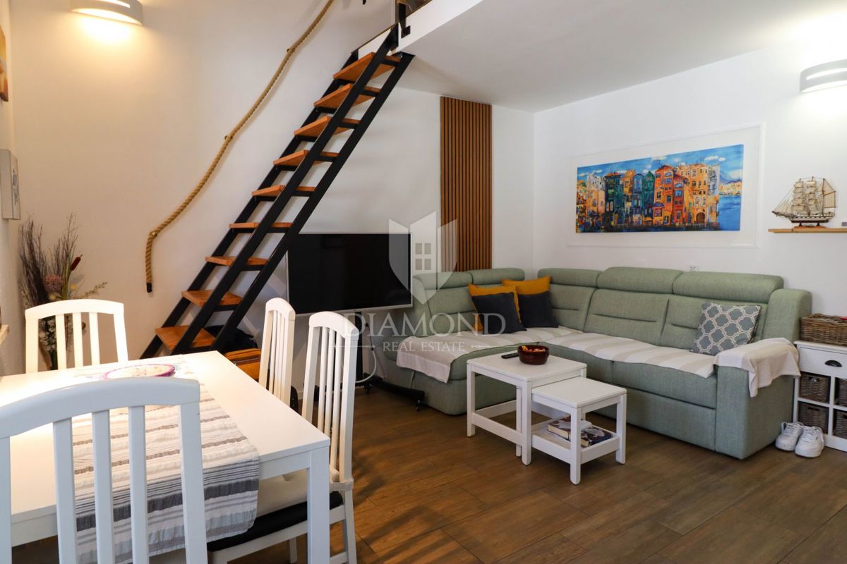 Červar Porat – prva vrsta ob morju – odprt pogled na morje