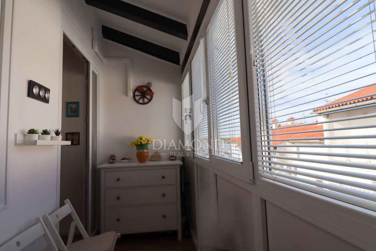 Červar Porat – prva vrsta ob morju – odprt pogled na morje