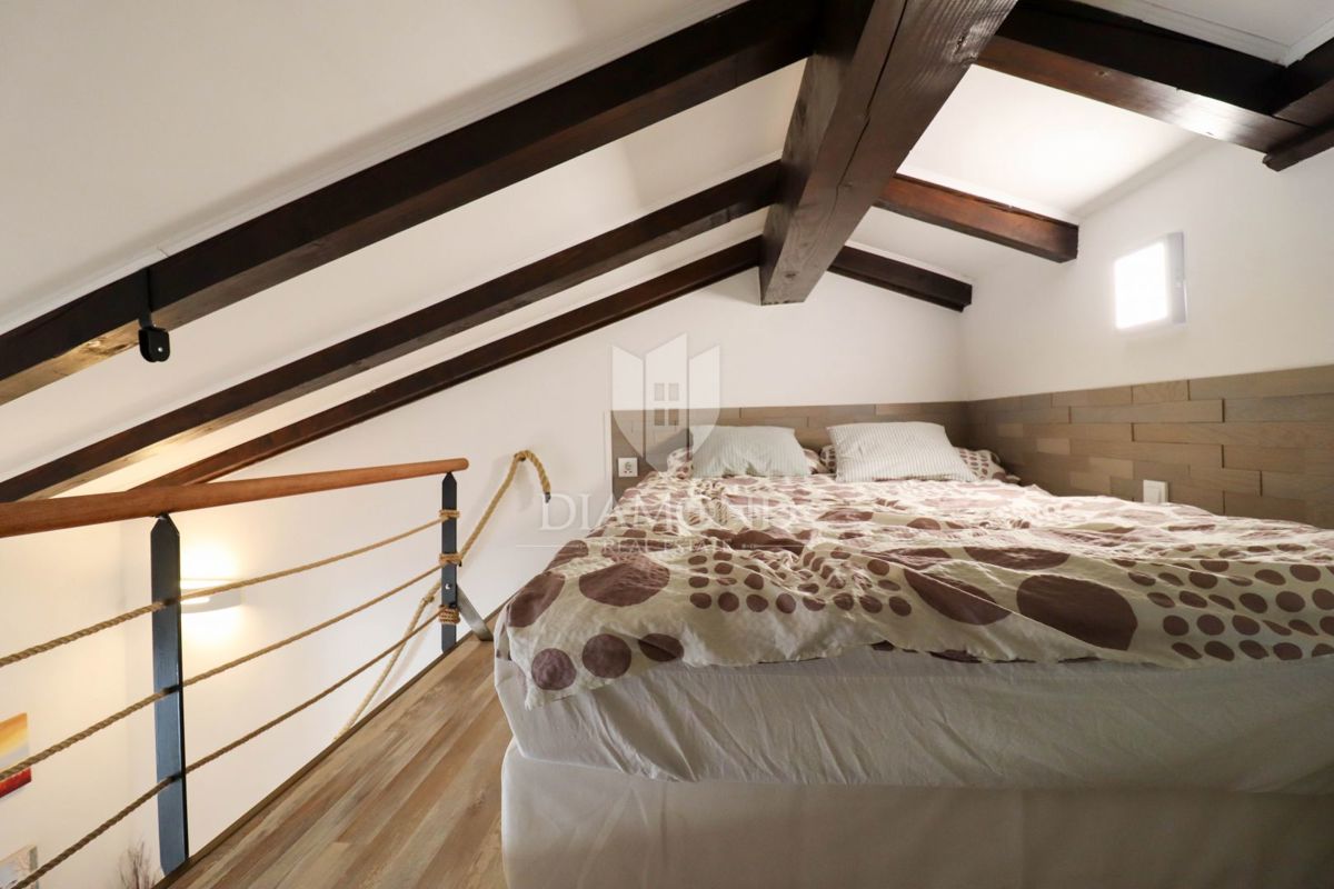 Červar Porat – prva vrsta ob morju – odprt pogled na morje