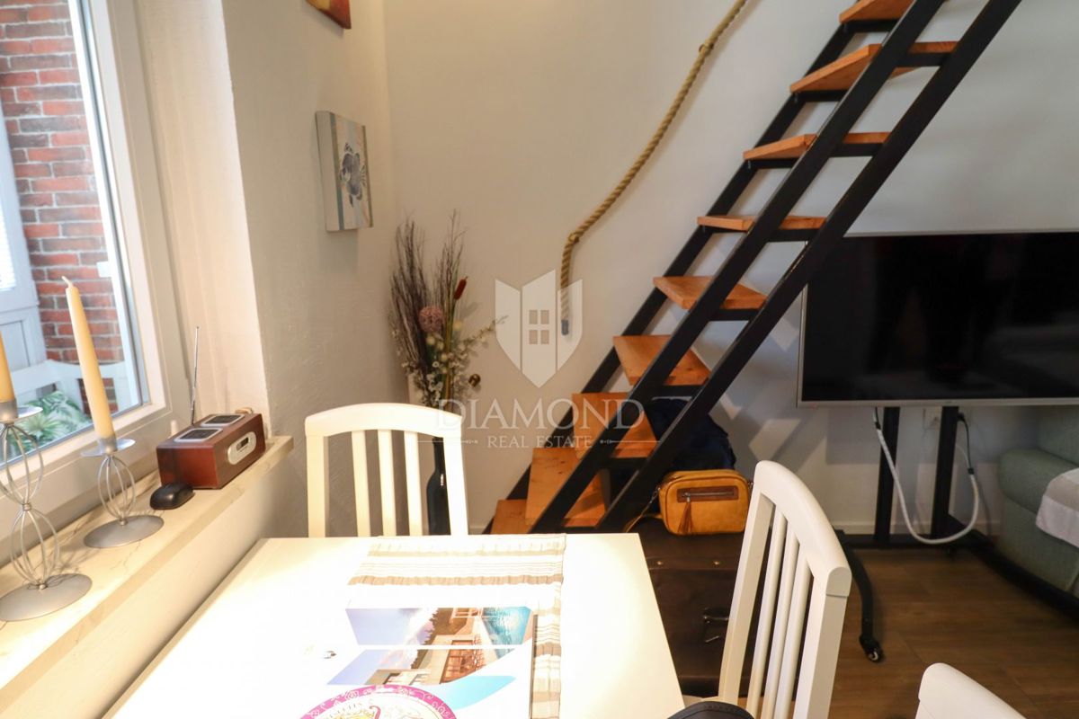 Červar Porat – prva vrsta ob morju – odprt pogled na morje