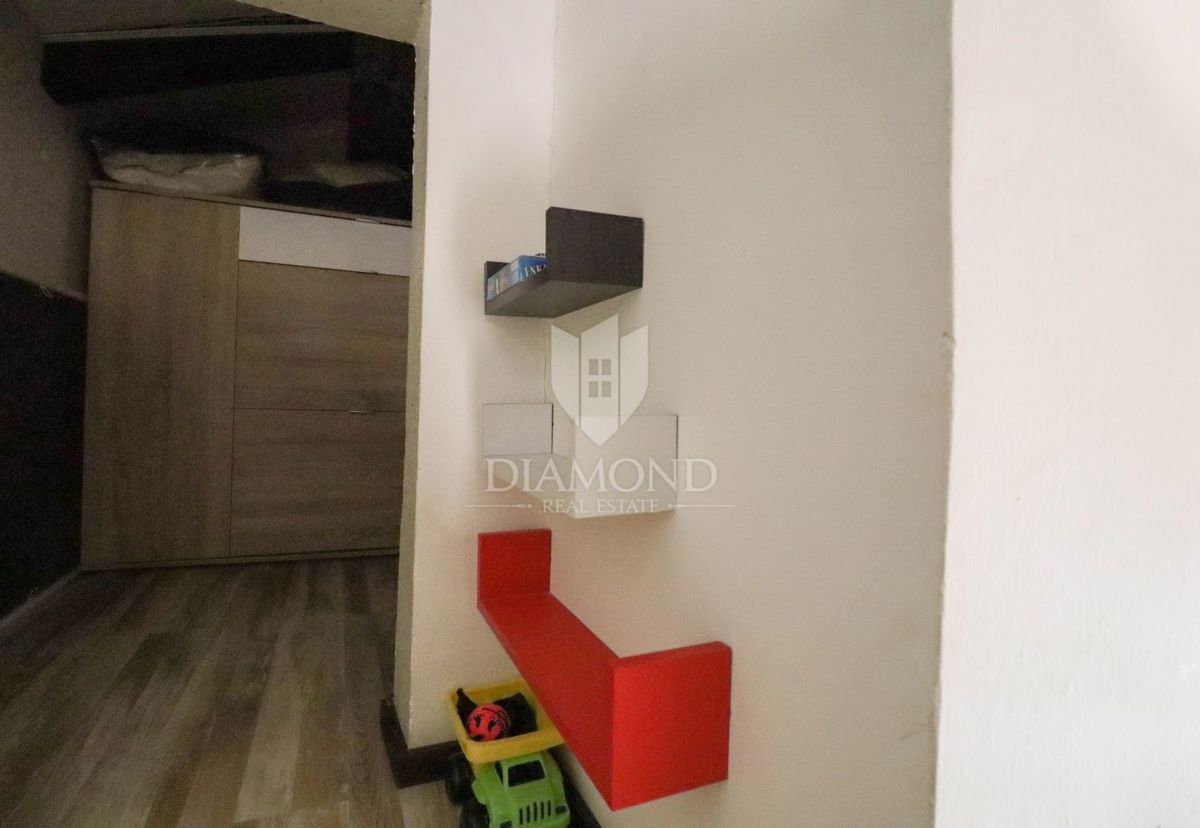 Červar Porat – prva vrsta ob morju – odprt pogled na morje