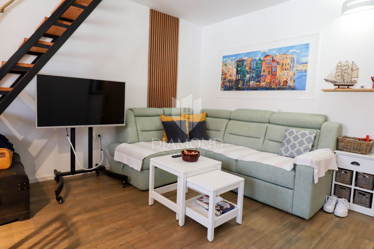 Červar Porat – prva vrsta ob morju – odprt pogled na morje