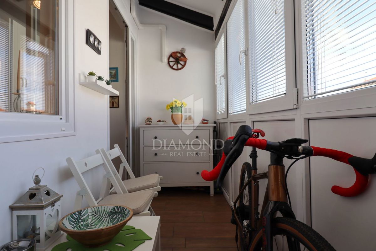 Červar Porat – prva vrsta ob morju – odprt pogled na morje