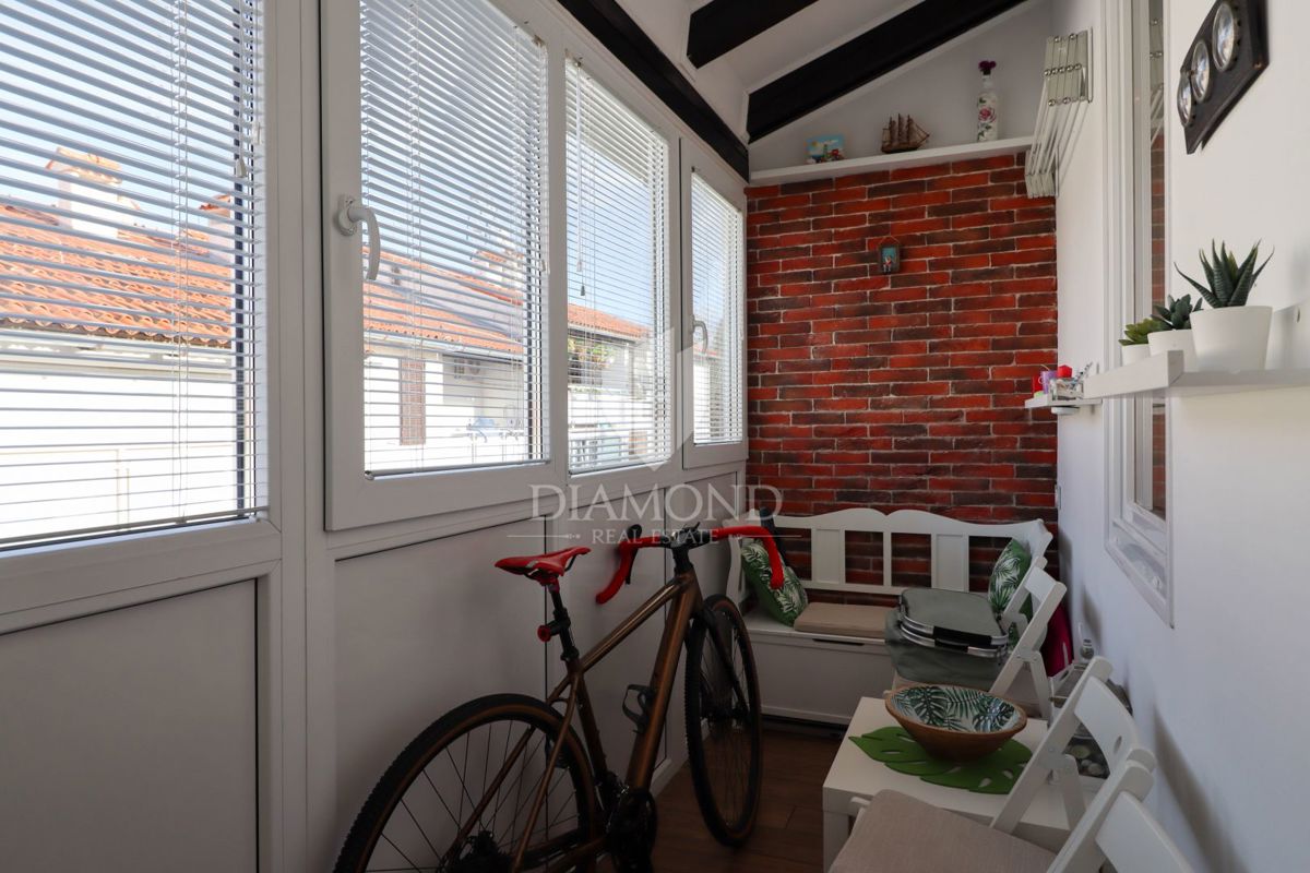 Červar Porat – prva vrsta ob morju – odprt pogled na morje