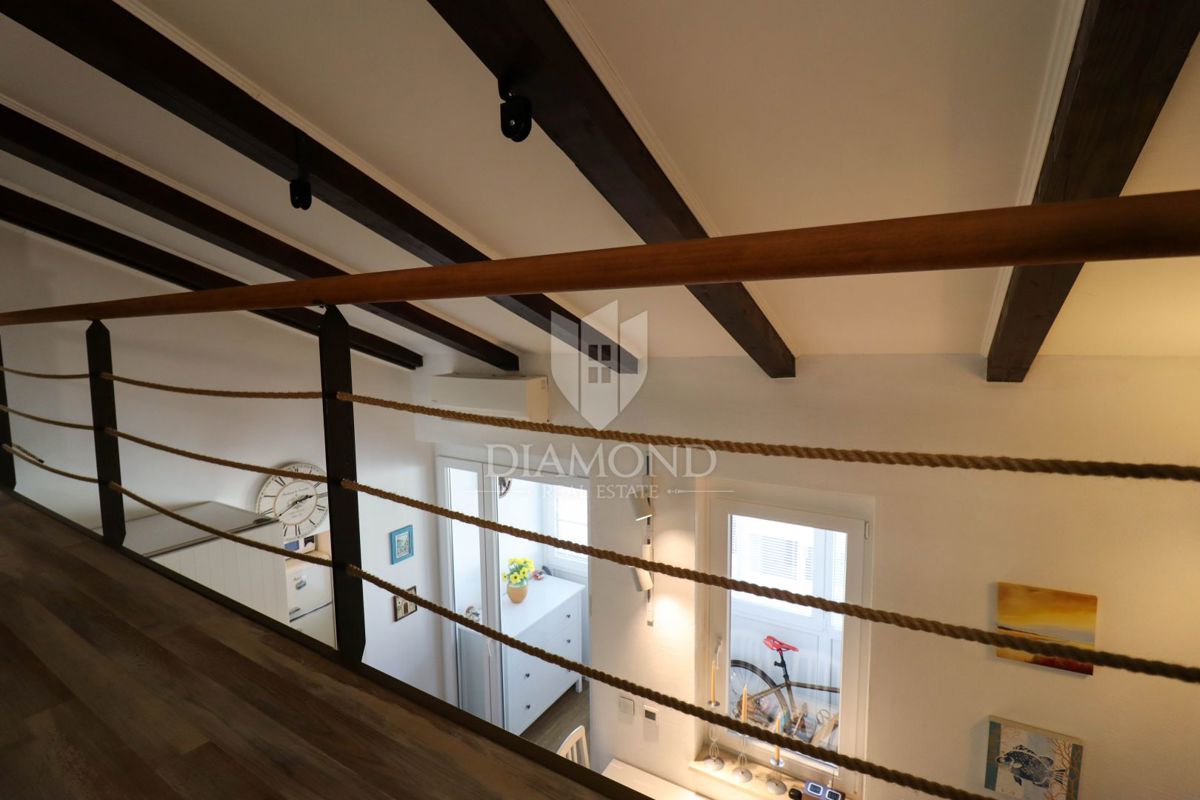 Červar Porat – prva vrsta ob morju – odprt pogled na morje