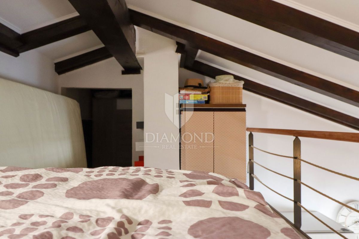 Červar Porat – prva vrsta ob morju – odprt pogled na morje