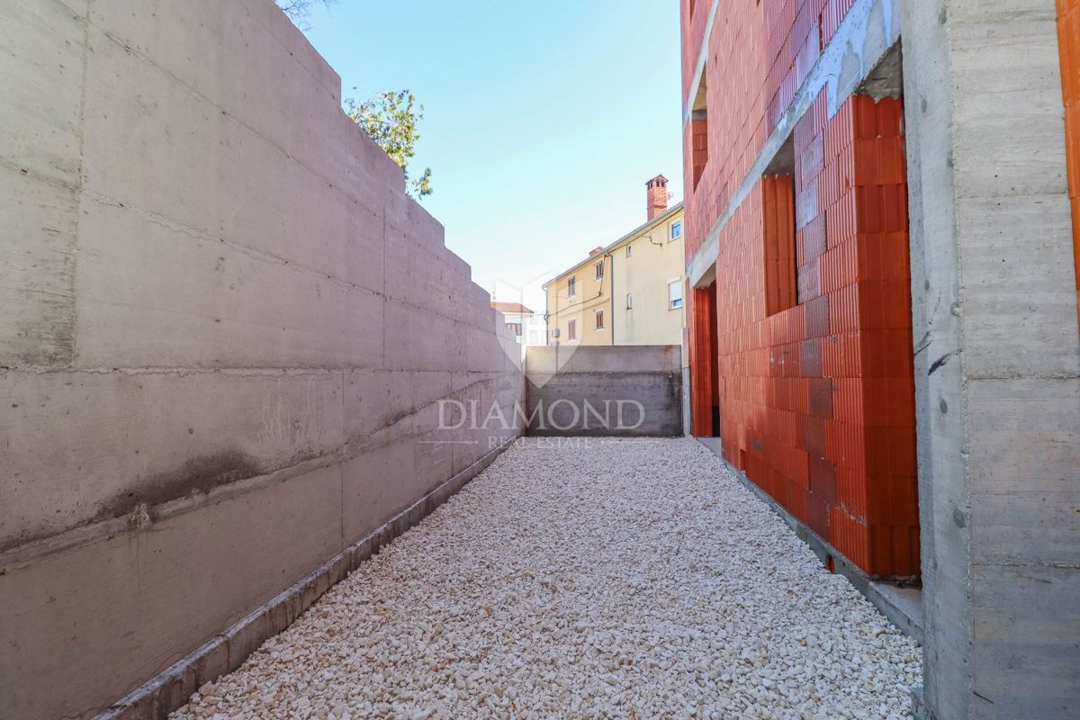 Medulin, okolica, stanovanje v pritličju z vrtom in balkonom